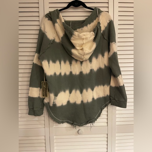 NWT tie-dye hoodie by the brand Vintage Havana, - Picture 6 of 10